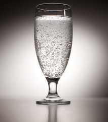 Bicchiere da cocktail in cristallo illuminato