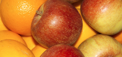 Orangen und Äpfel