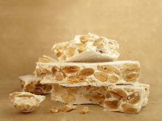 Turrón en trozos