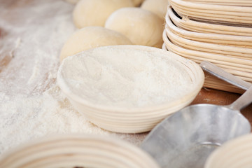 mehl und teig in der bäckerei