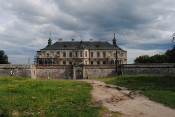 Fototapeta na wymiar Старинный замок, Украина
