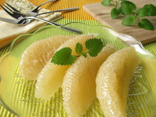 Obstsalat mit Pomelo