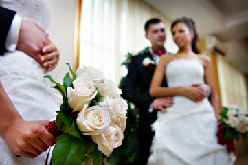 Obraz na płótnie Canvas Wedding bouquet of flowers in hand of bride