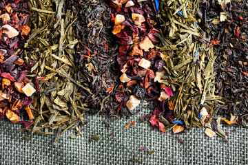different kinds of tea leaves © gaai