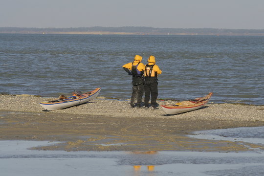 kayakistes en hiver