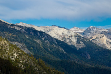 Fototapeta na wymiar Widoki z Moro Rock w Sequoia National Park, California