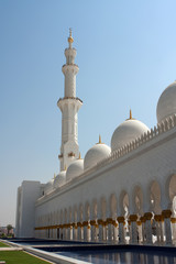 Fototapeta na wymiar Sheikh Zayed Mosque Side View