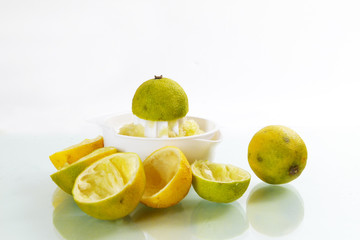 Zitronen und Limetten