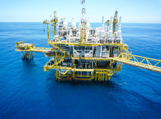 Rigs offshore Oil refinery