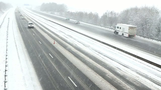 Trafic autoroutier perturb&eacute; par la neige