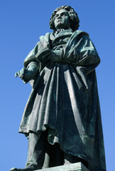 Beethoven-Monument in Bonn from left side