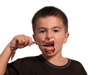 bambino goloso mangia la nutella