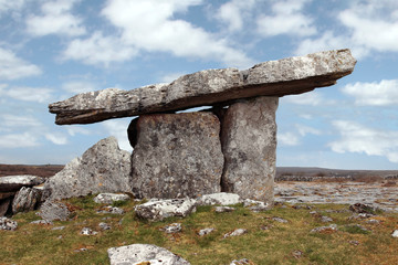 poulnabrone dolmen