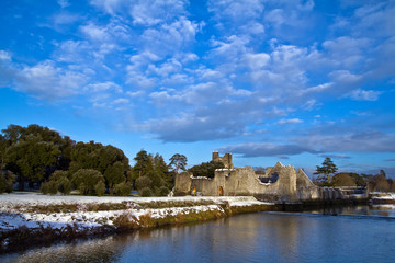 Fototapeta na wymiar Adare Zamek w zimie - Irlandia