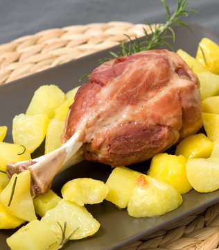 coscia di maiale al forno con patate