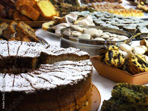 "Kuchenbuffet" Stockfotos und lizenzfreie Bilder auf Fotolia.com - Bild