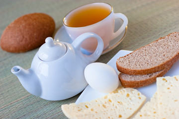 tea with sheep cheese
