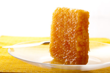 Honigwabe und Messer