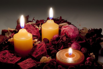 火を灯した蠟燭