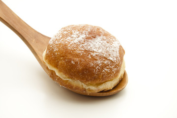Kreppel auf Holzlöffel