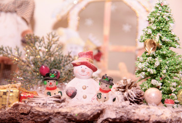 Schneemänner im Schnee ohne Flocken deko