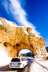 tunnel, Bryce Canyon National Park in winter, Utah, USA