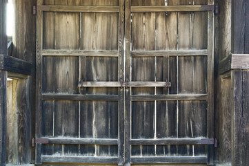 木造の古い扉