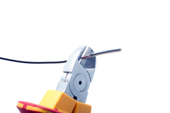 Cutting cable with nippers