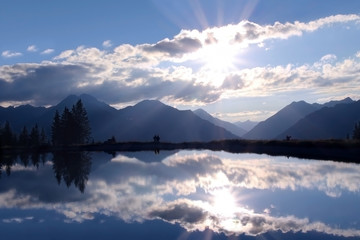 Fototapeta na wymiar Almsee in den Alpen - Mountain Lake in the Alps
