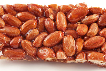 Croccante  di caramello e noccioline