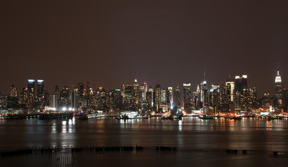 Fototapeta na wymiar new york city skyline at night, midtown nyc