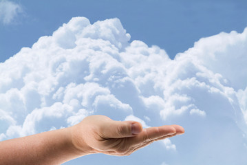Wolken und Hand