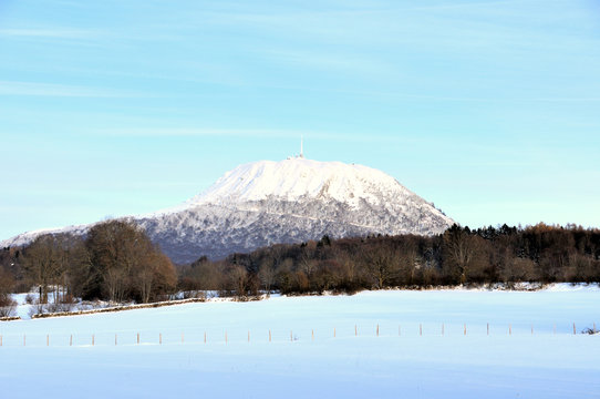 Volcanic hill-de-dome 2