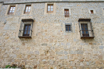 Ventanas en la muralla de Ávila