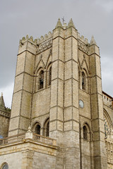 Fototapeta na wymiar Torre de la catedral de Ávila