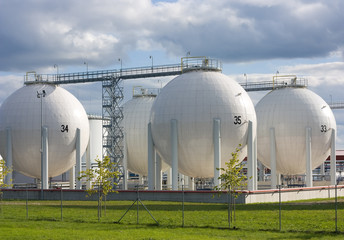Oil storage