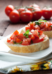 Bruschetta auf Teller