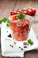 frischer Tomatensalat