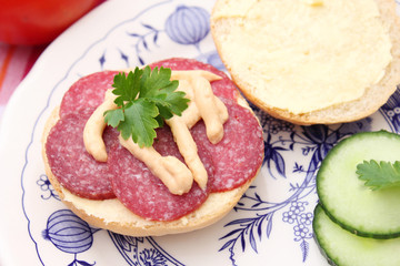 Salamibrötchen