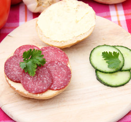 Salamibrötchen