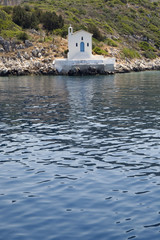 Fototapeta na wymiar chiesa sul mare
