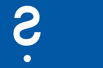 Naklejka premium Weises Fragezeichen am blauen Himmel