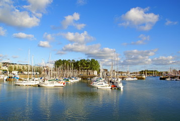 Fototapeta na wymiar Port w Deauville