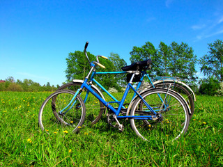 Fototapeta na wymiar two old bicycle on the grass
