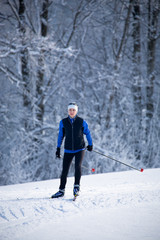 Fototapeta na wymiar biegi narciarskie