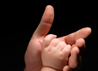 Obraz premium the hands of father and child