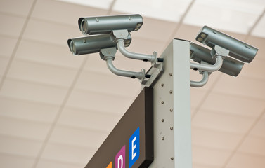 Überwachungskameras, Flughafen Barcelona