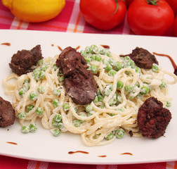 Nudelsalat mit Geflügelleber