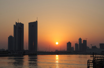 Fototapeta na wymiar Panoramę okolicy SEEF podczas zachodu słońca w Bahrajnie