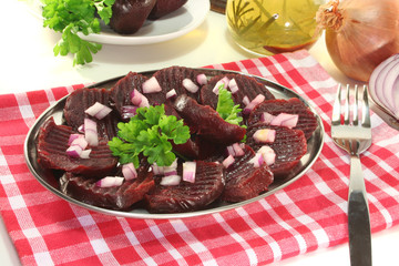 Fototapeta na wymiar rote Beete-Salat